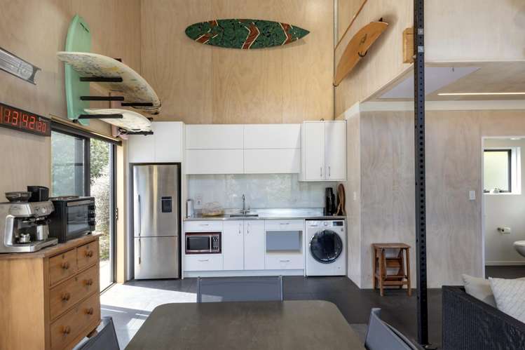 21 & 21a Beach Valley Road Piha_21