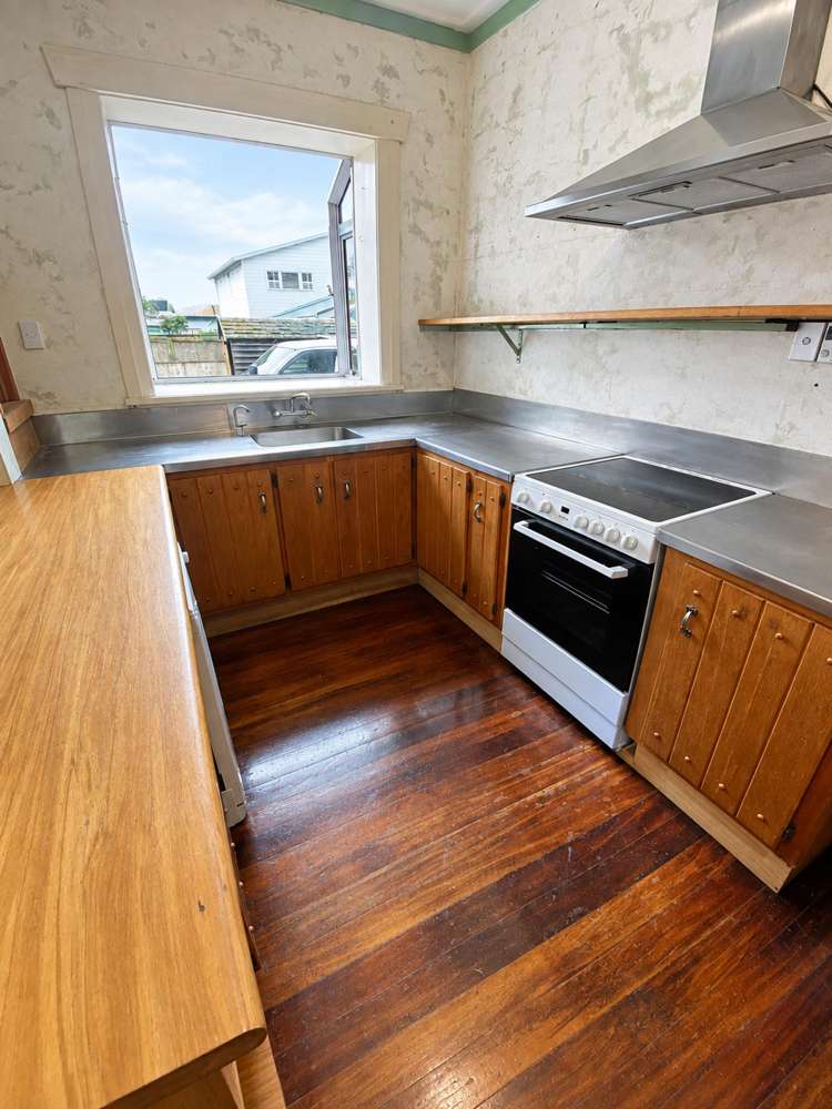 17 Fairholme Epsom Central_12