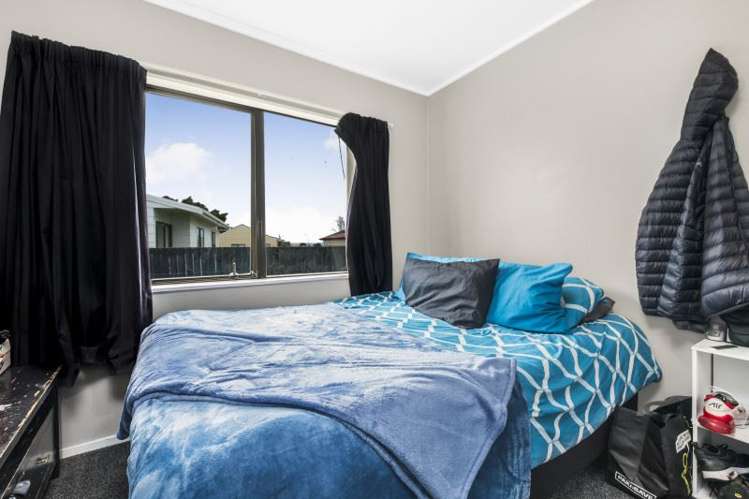 2/10 Hatherley Place Clendon Park_5