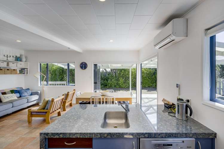 33 and 35 Airini Road Waimarama_14