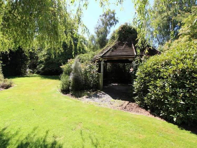 15 Toogood Road Winton Surrounds_12