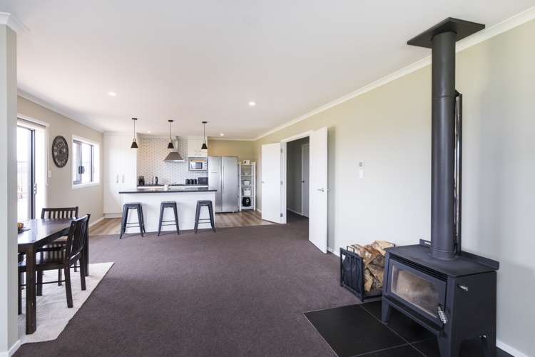 64 View Road Halcombe_6
