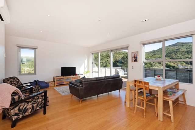 1 Saddleback Grove Karori_2