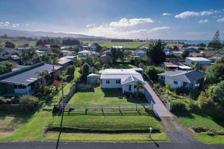 8 Pohutukawa Avenue Kaiaua_1