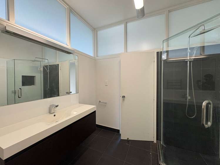 16 Sorrel Crescent Bucklands Beach_12