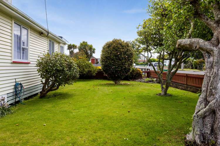 2 Acourt Street Hawera_19