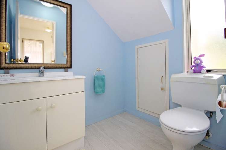 2/5 Juvena Place Clover Park_7