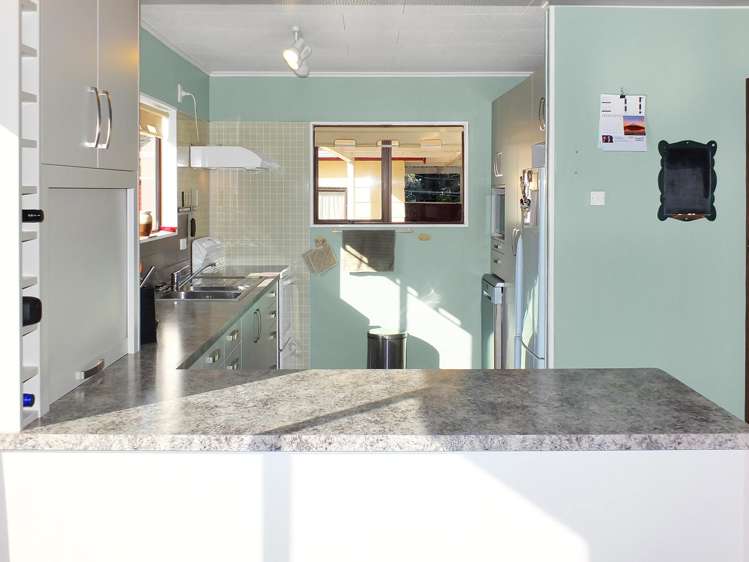 38 Hennessy Street East Foxton Beach_6