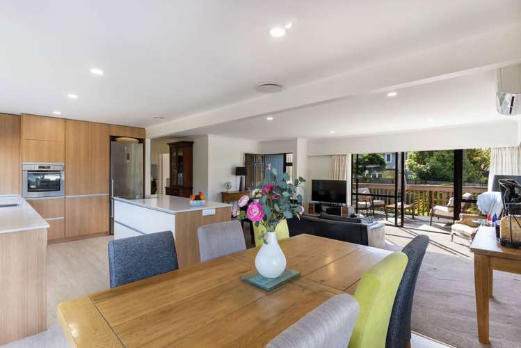 2/87 Beach Road Mellons Bay_8