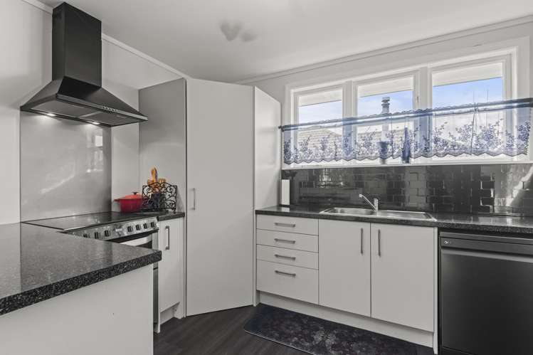 44 Holland Crescent Bulls_15