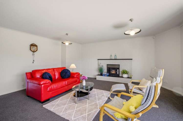 4 Larkhill Place Russley_15