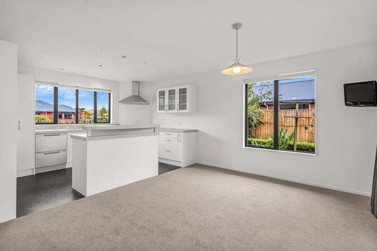 8 Parkdale Close Allenton_4