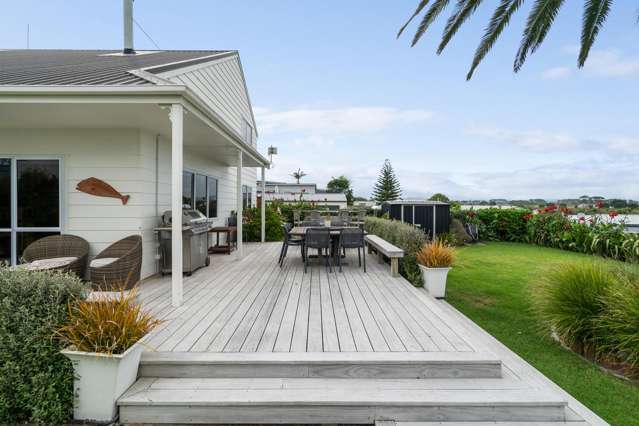 Coffee Decks, Courtyard & Coastal Vibes