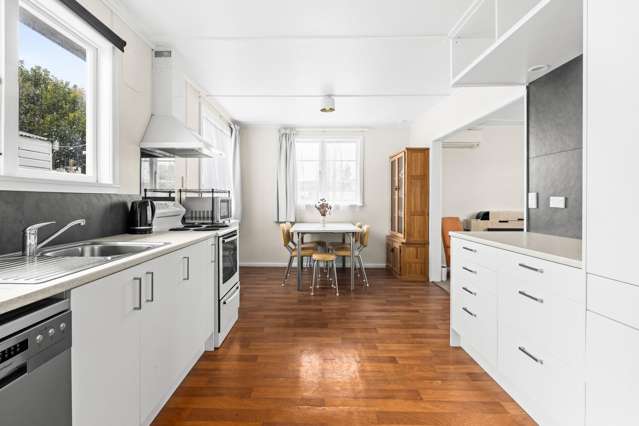 1215 Norfolk Crescent Mayfair_2