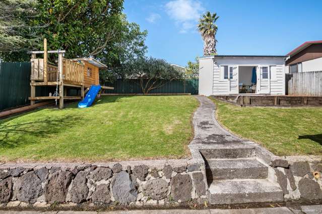 6 Benfield Avenue Mount Albert_2