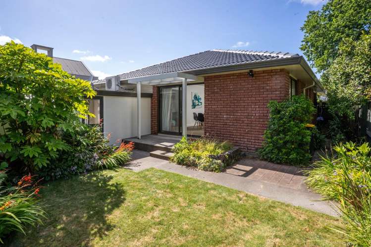 2/11 Office Road Merivale_19