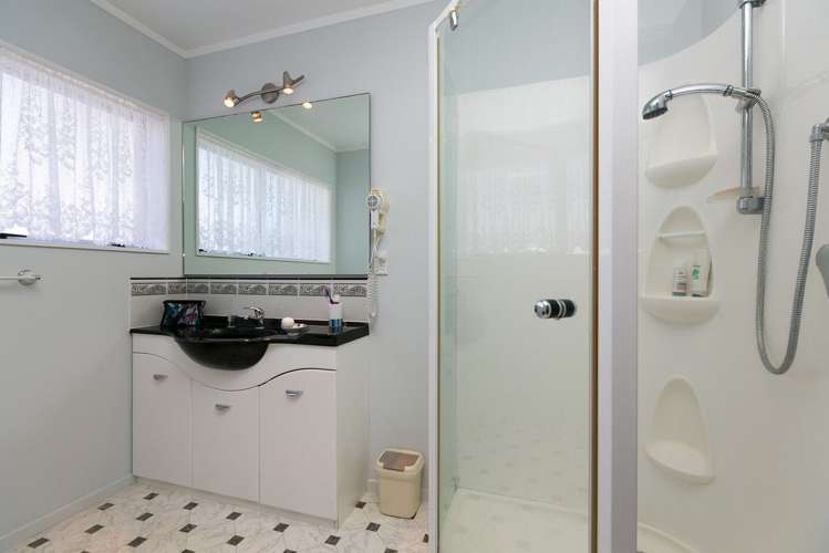 2/10 Nursery Place Westown_7