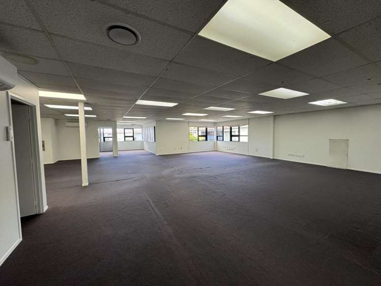 9/4-8 Glover Street Ngauranga_10