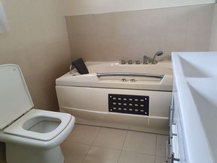 52b Royal View Road Te Atatu South_11