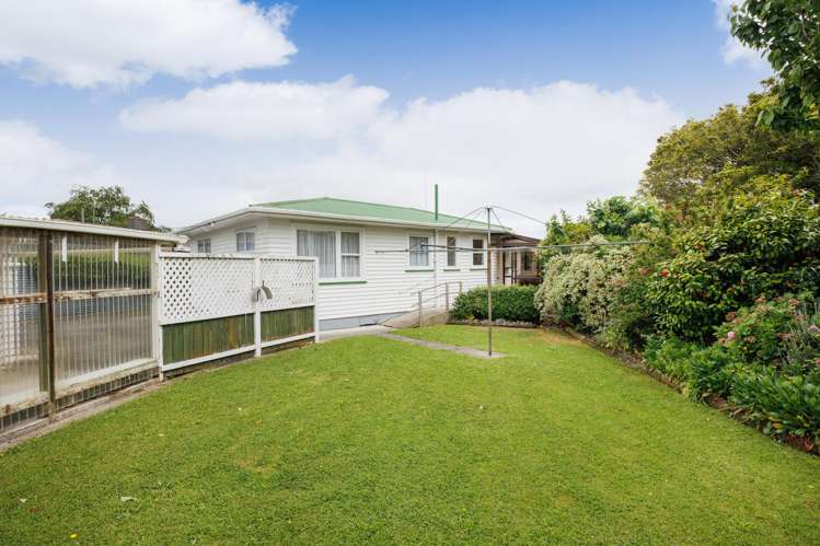 8 Somerset Crescent Highbury_15