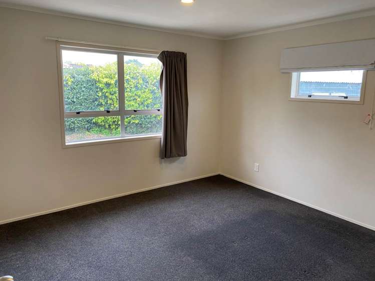 8 Pukeroa Place Papakura_11
