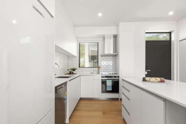 1/166 Queens Drive Lyall Bay_8