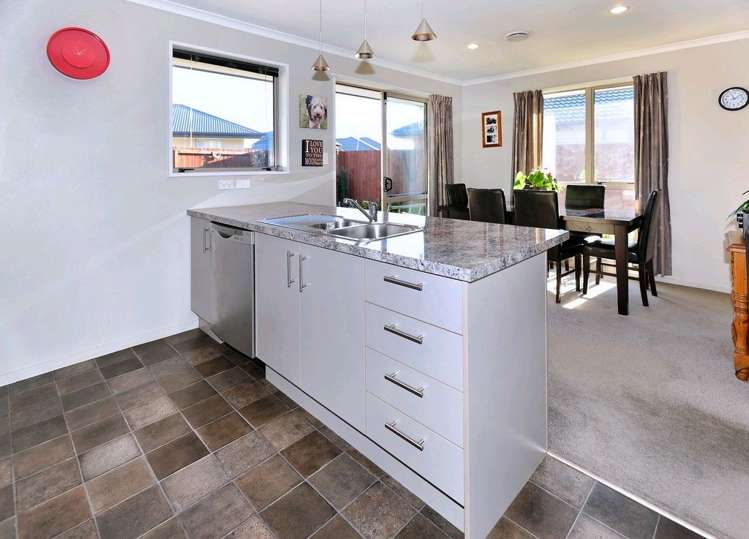 50 Bayswater Crescent Bromley_11