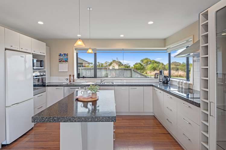 2 Flaxon Place Burwood_6