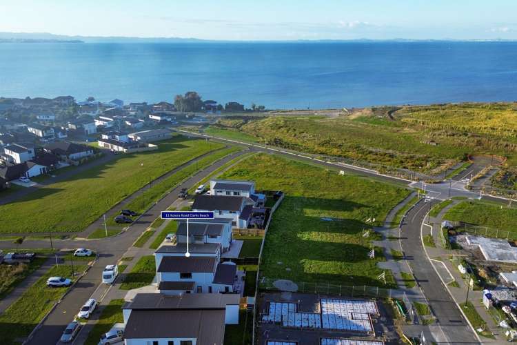 11 Koiora Road Clarks Beach_24