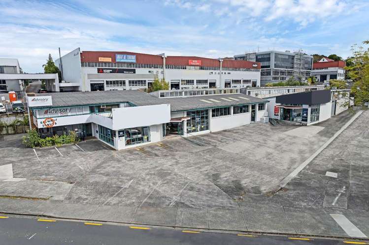 Units A-D/171 Target Road Wairau Valley_8