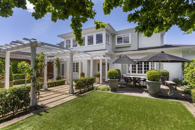 Elegant Family Home on Victoria Ave - DGZ