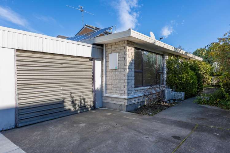 2/17 Garreg Road_0