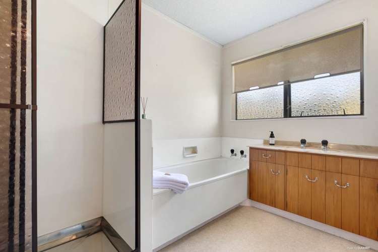 2/146 Norman Lesser Drive Saint Johns_16