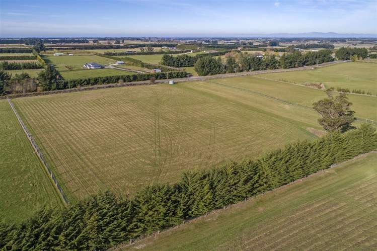 135 Davis Road Cust_8