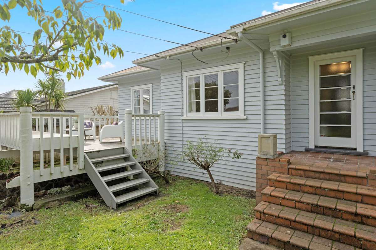 21 Waiatarua Road_0