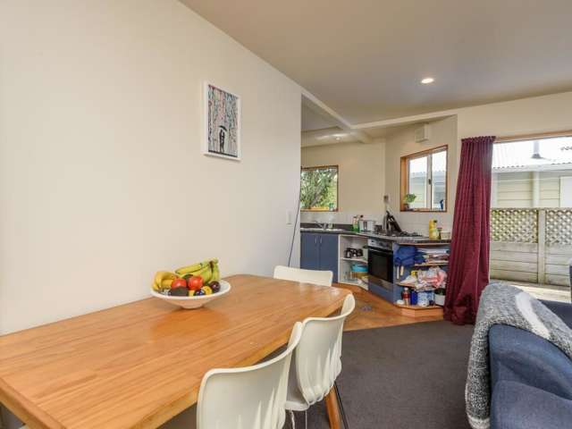 2/13 Henderson Street Karori_3