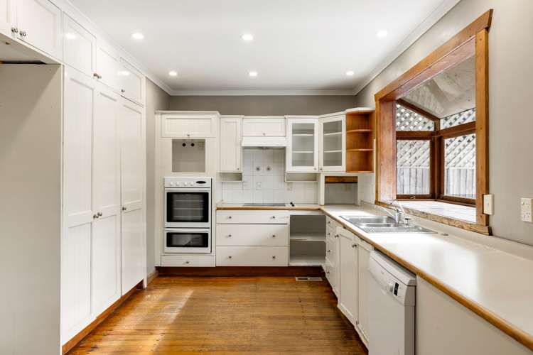 128 River Road Hamilton East_10