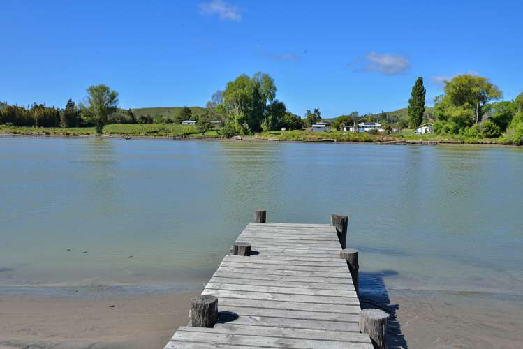 14 Monkhouse Street Tolaga Bay_16