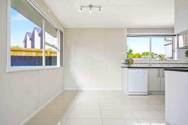 17 Fairdale Place Birkdale_3