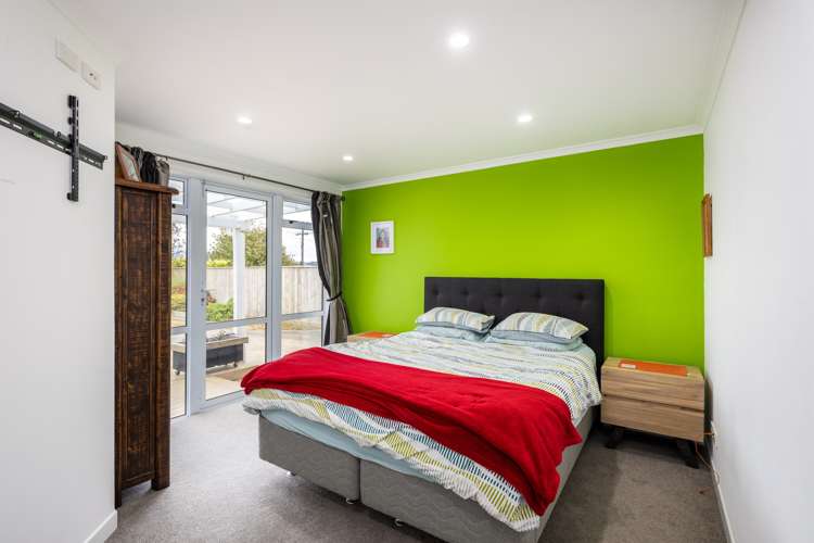 8 York Crescent Westown_18