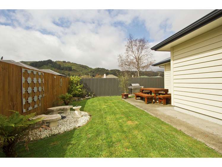 7 Woodland Grove Wainuiomata_16