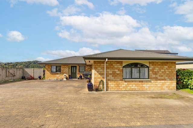 Low Maintenance Brick Home With Amazing Views!