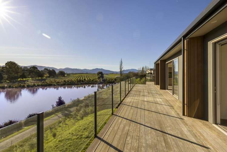 18 Lake View Place Fairhall_12