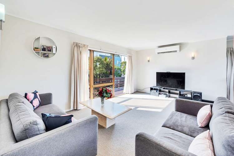 1/2a Carlisle Road Browns Bay_4