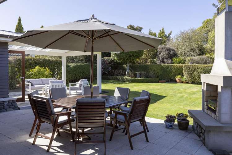 26 Kiwi Street Bird Area_24