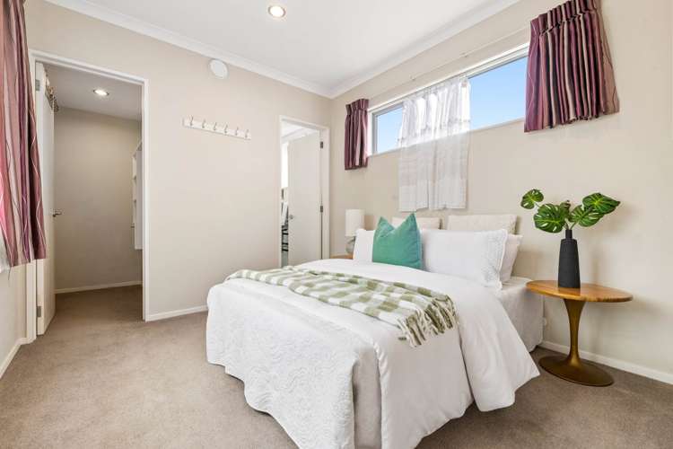 4 Sunglade Grove Flat Bush_18
