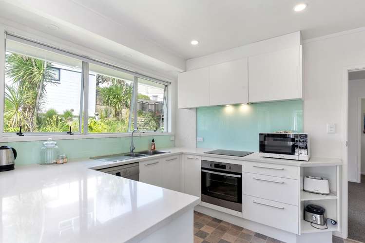 2/4 Chevron Place Castor Bay_1