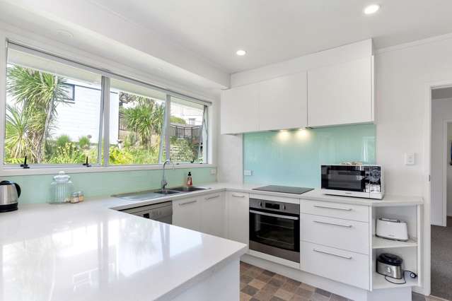 2/4 Chevron Place Castor Bay_1