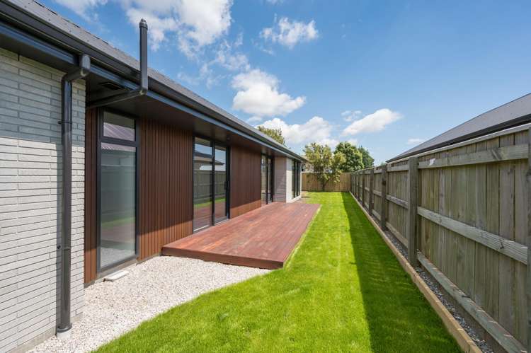 12 Hallmark Drive Richmond_11