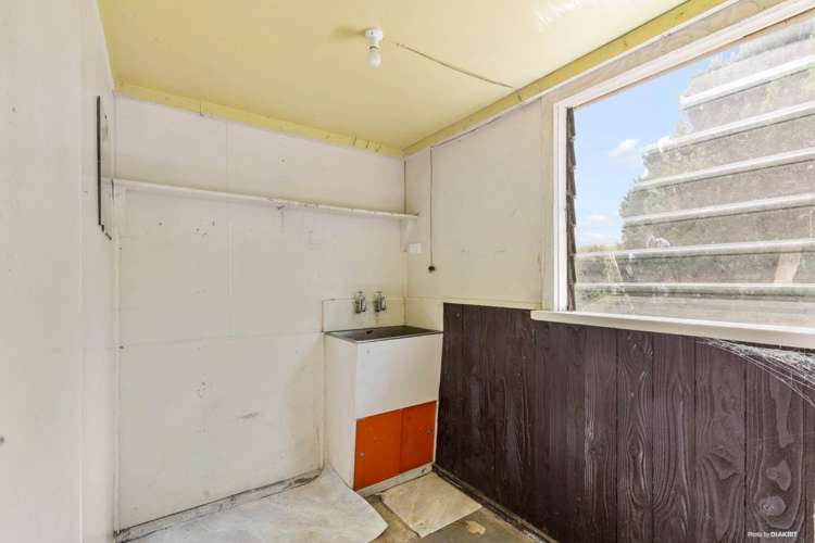 22 Finlow Drive Te Atatu South_21